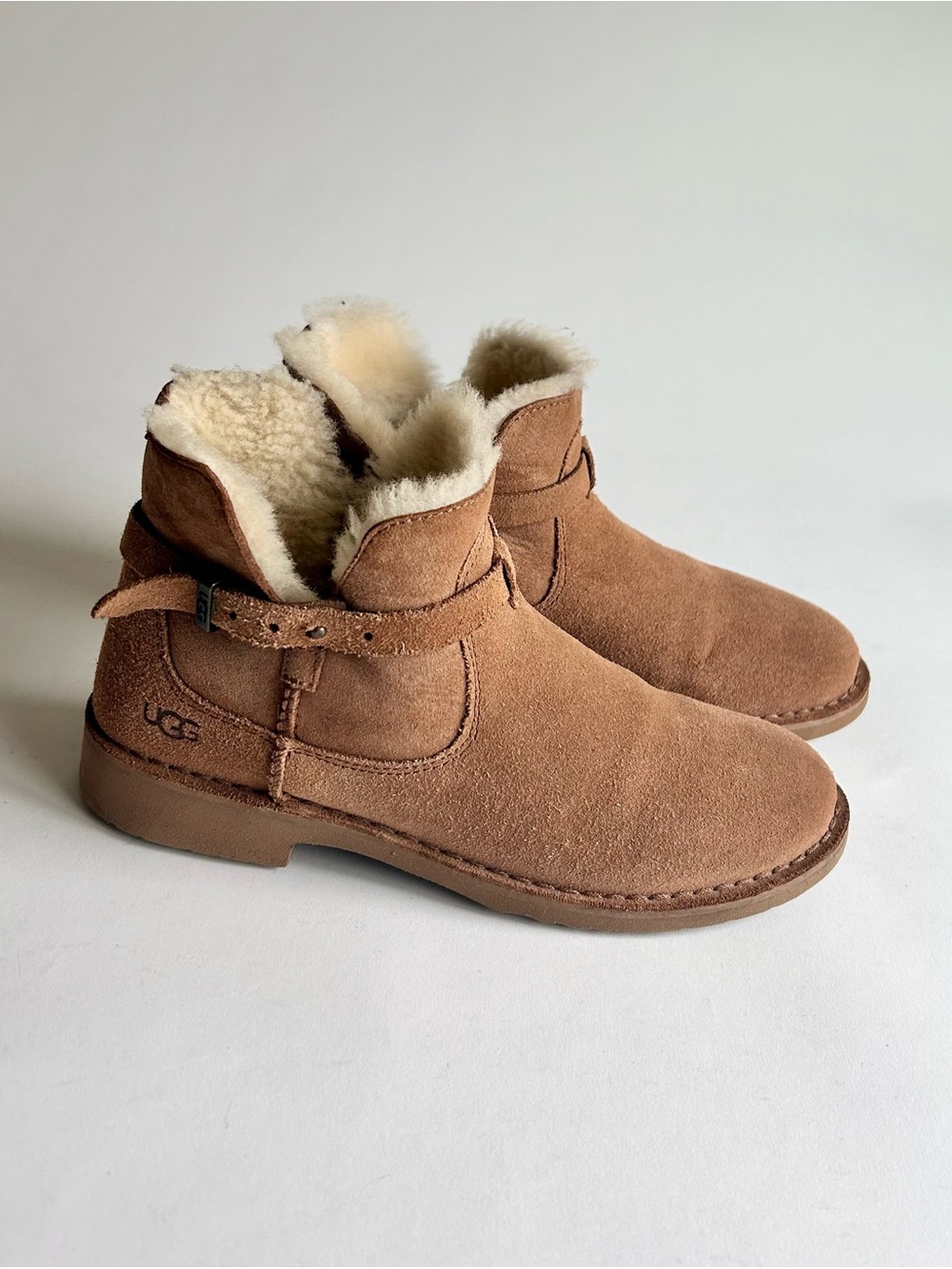 UGG Camel Suede Sheepskin Leather Rubber Outsole Ankle Boots size 10